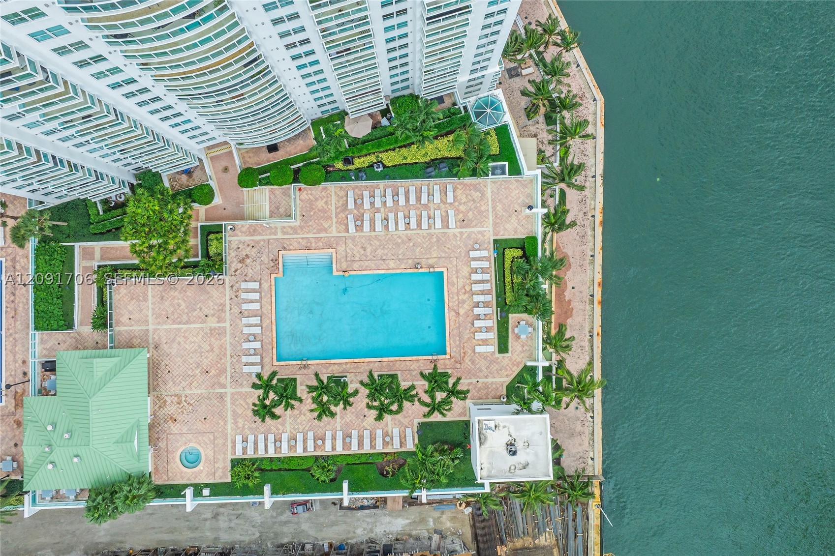 31 SE 5th St #409, Miami FL 33131