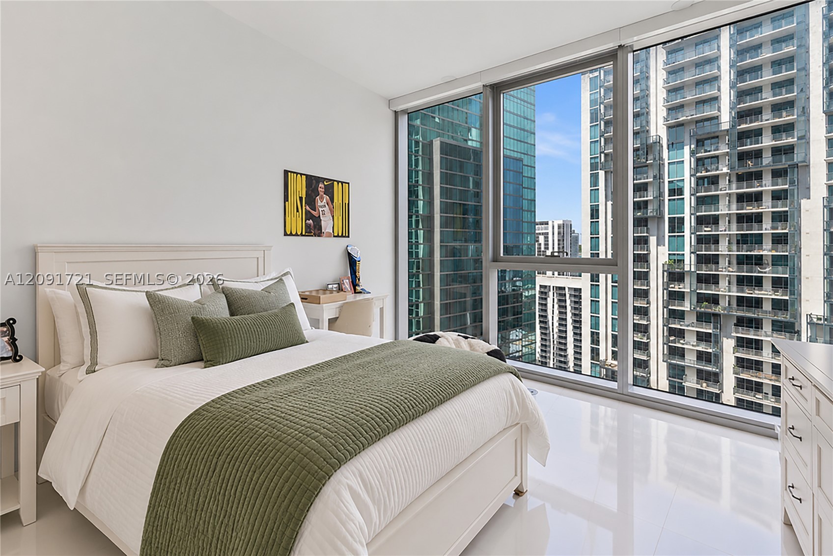 300 Biscayne Boulevard Way #3304C, Miami FL 33131