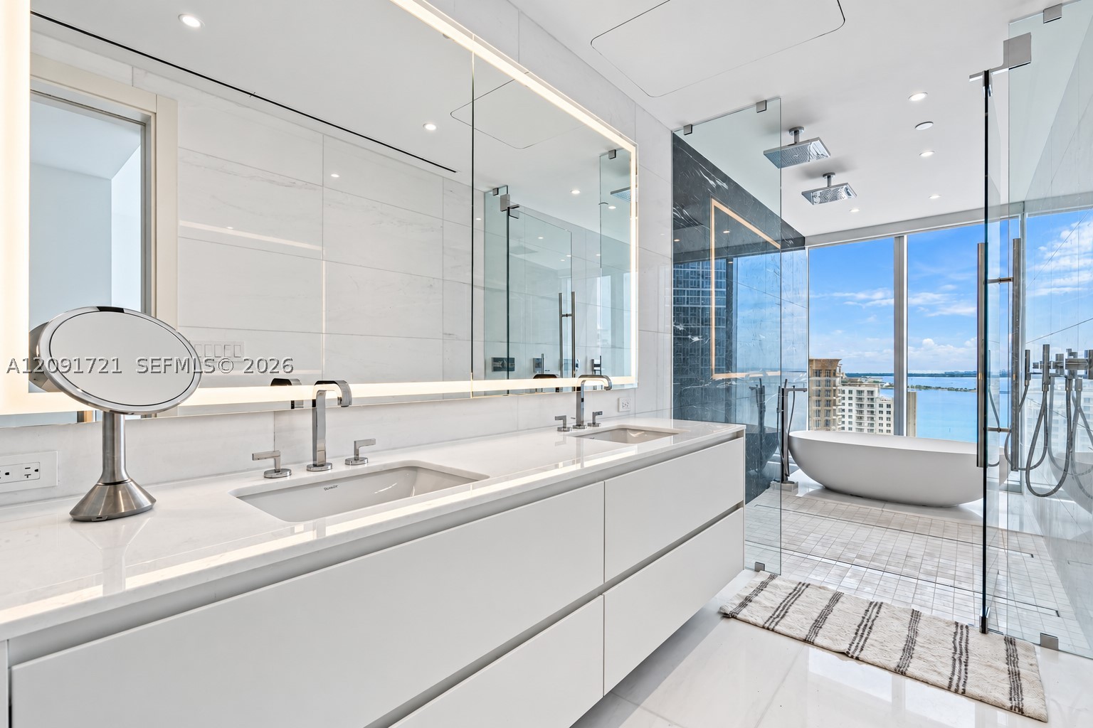 300 Biscayne Boulevard Way #3304C, Miami FL 33131