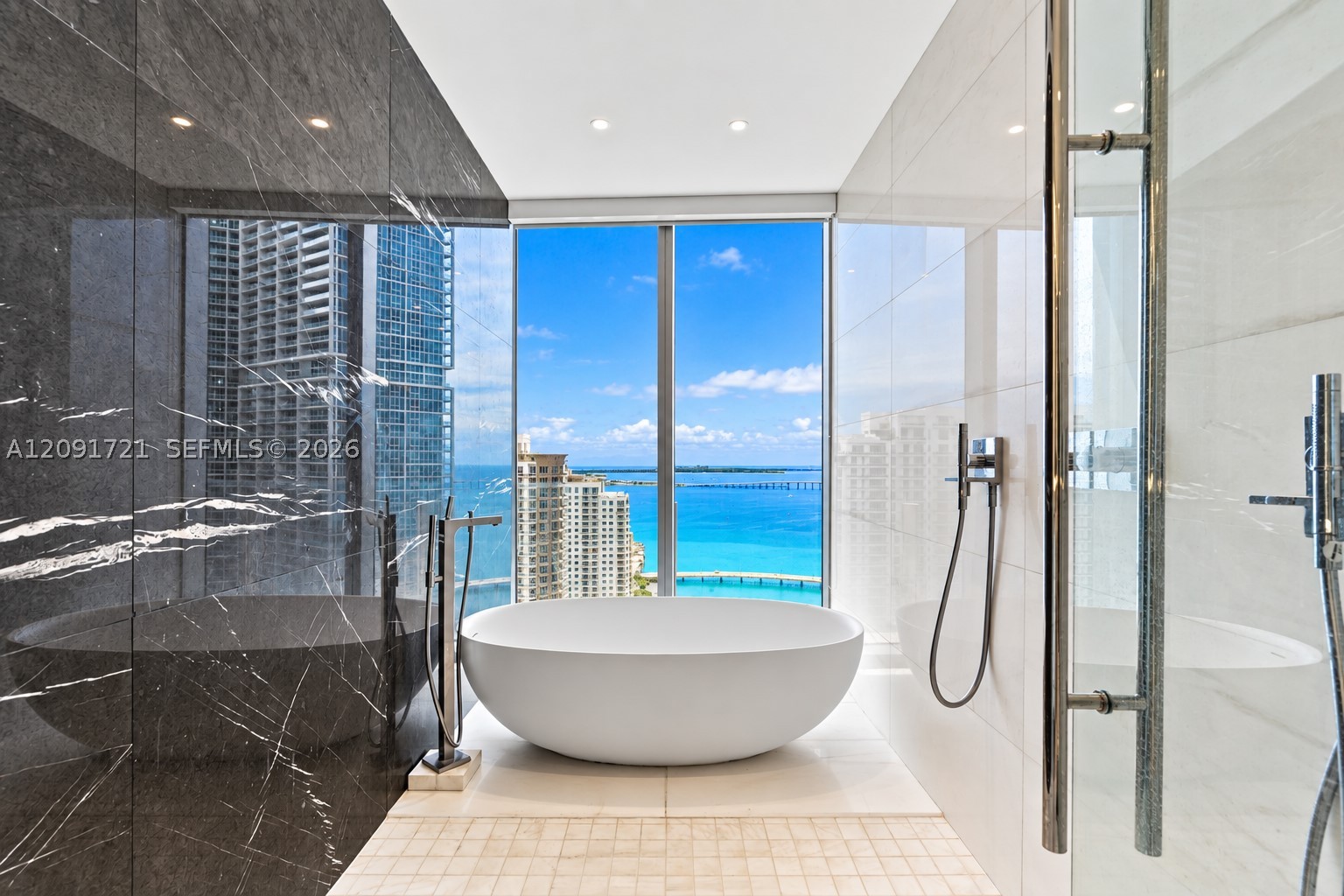 300 Biscayne Boulevard Way #3304C, Miami FL 33131
