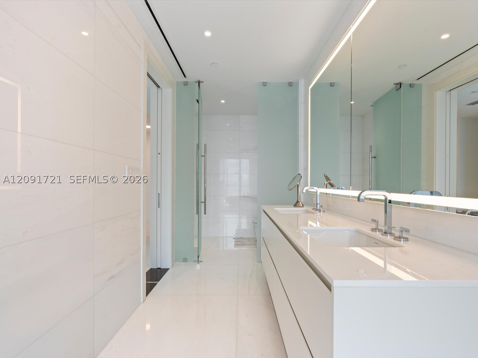 300 Biscayne Boulevard Way #3304C, Miami FL 33131