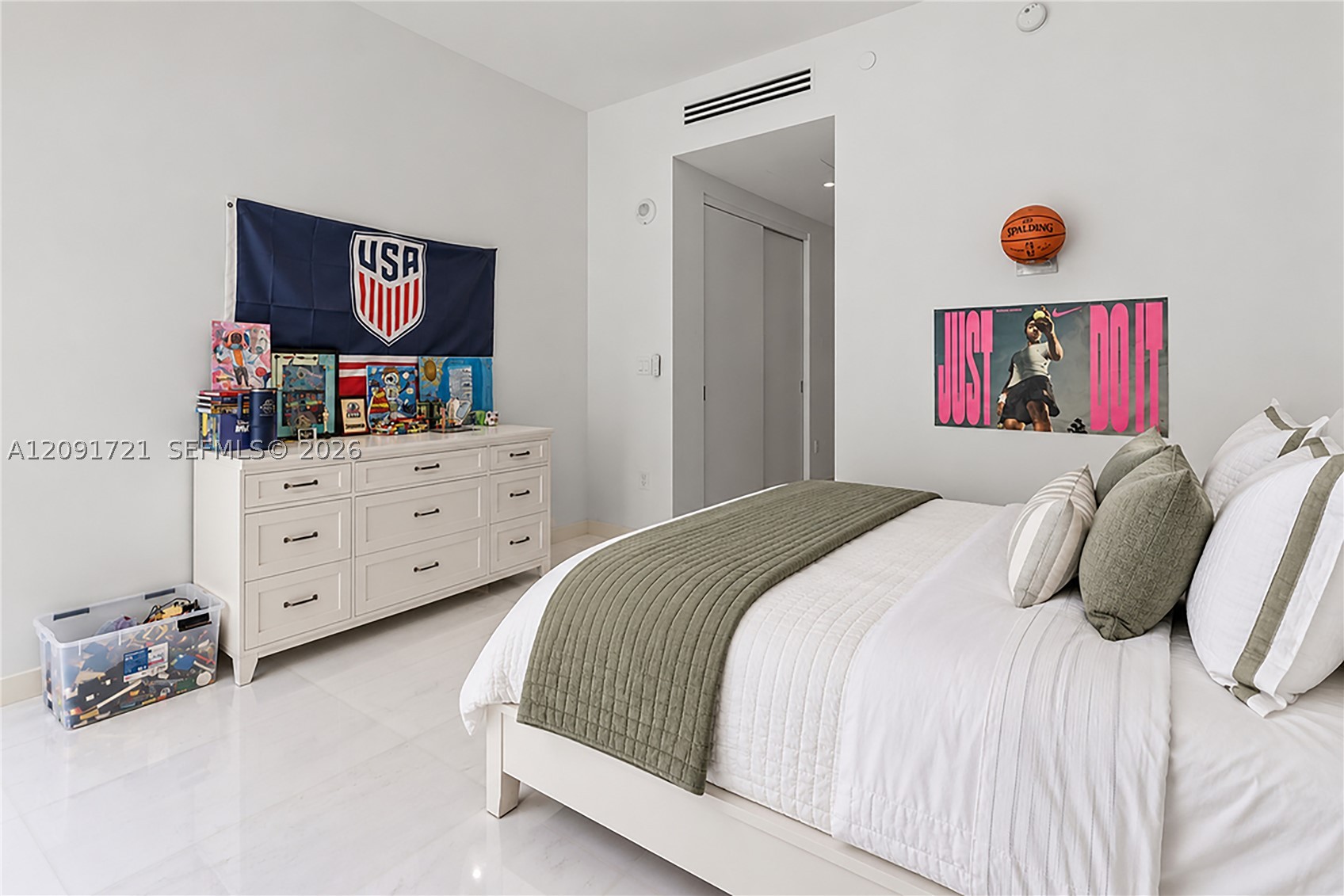 300 Biscayne Boulevard Way #3304C, Miami FL 33131