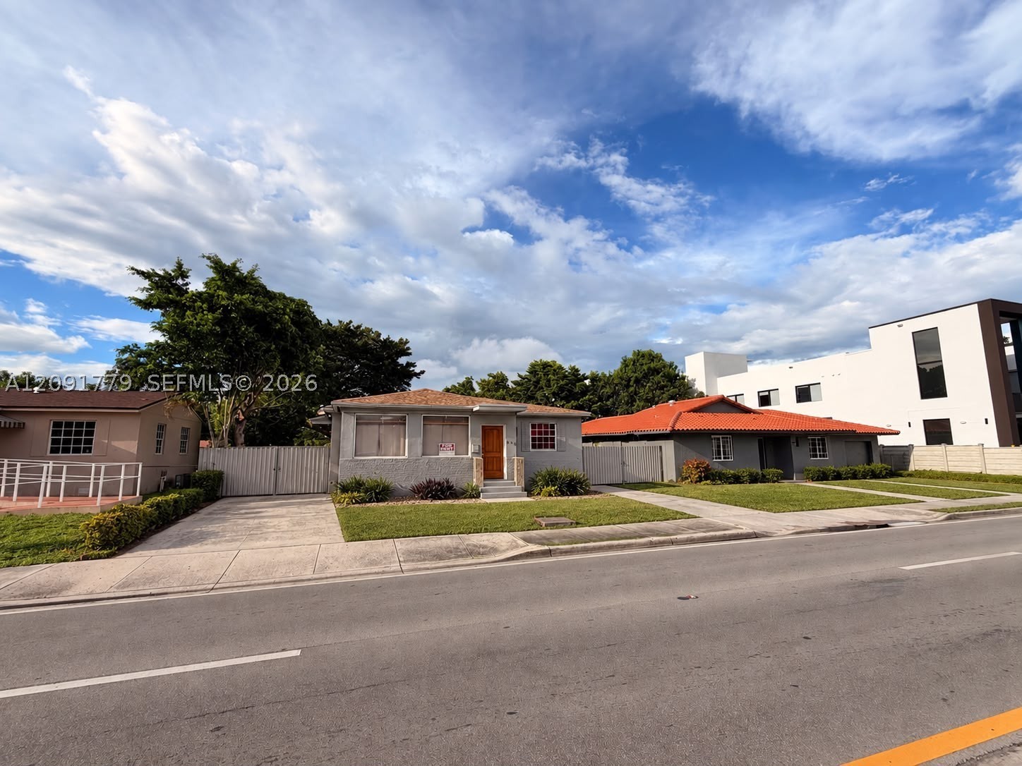 275 E 49th St, Hialeah FL 33013