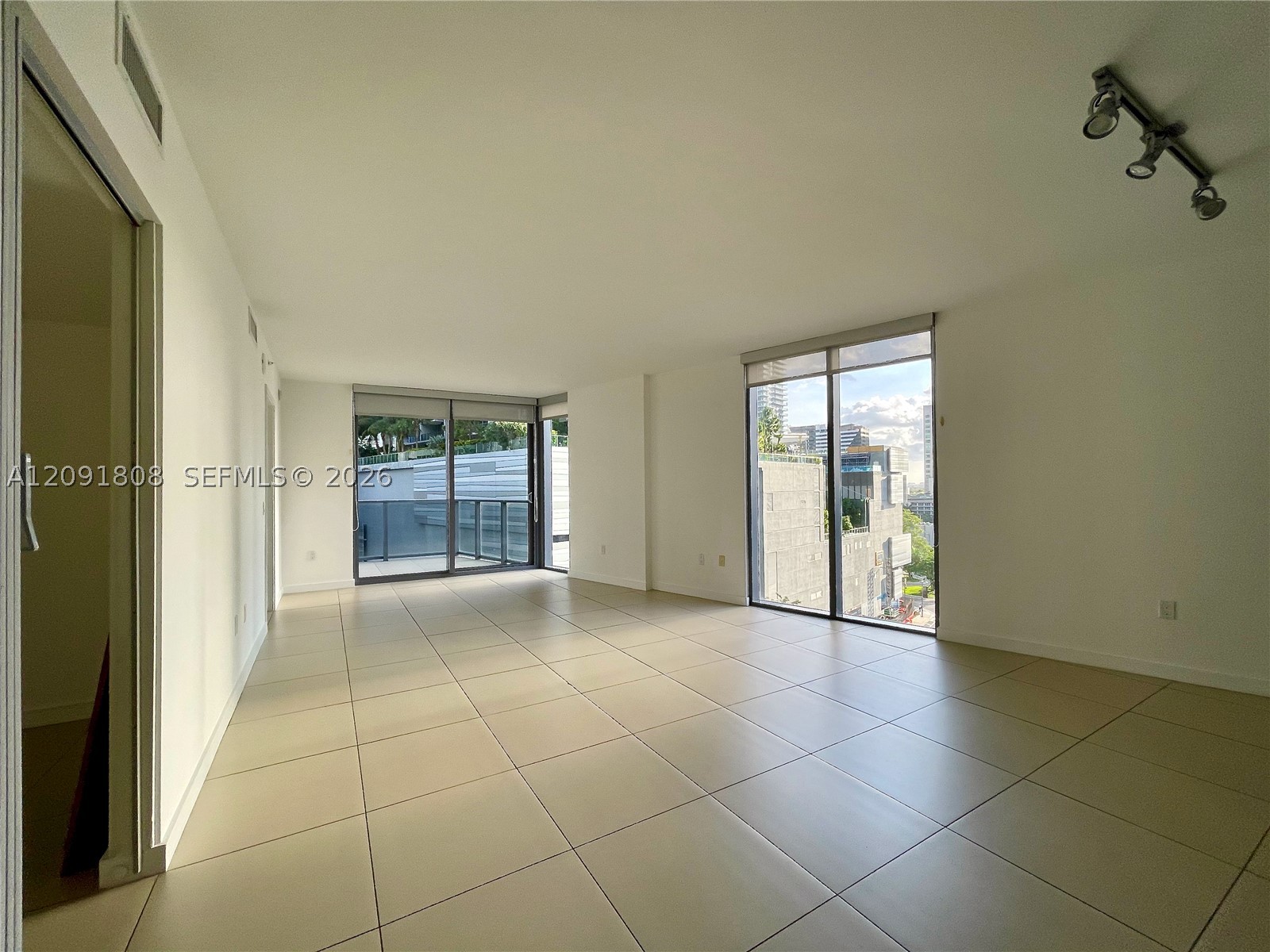 31 SE 6th St #1101, Miami FL 33131