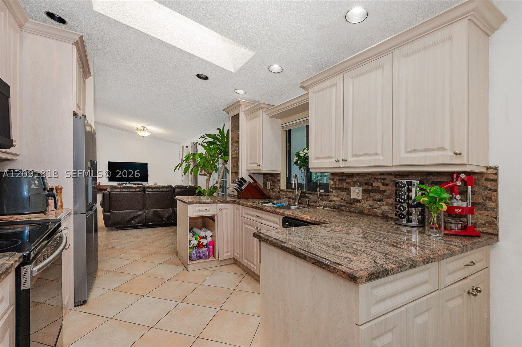 7609 Sunflower Dr, Margate FL 33063