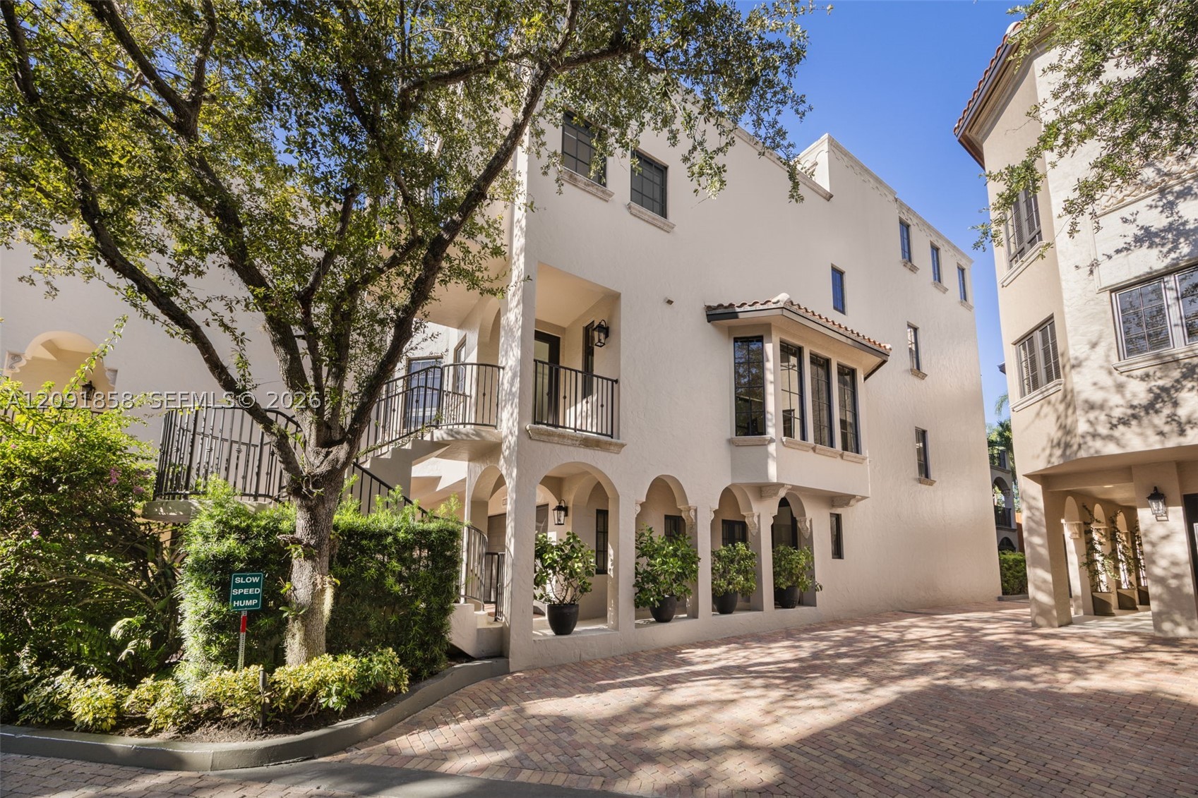 3471 Main Hwy #1204, Coconut Grove FL 33133