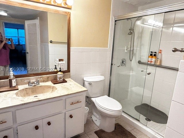111 Golden Isles Dr #F7, Hallandale Beach FL 33009