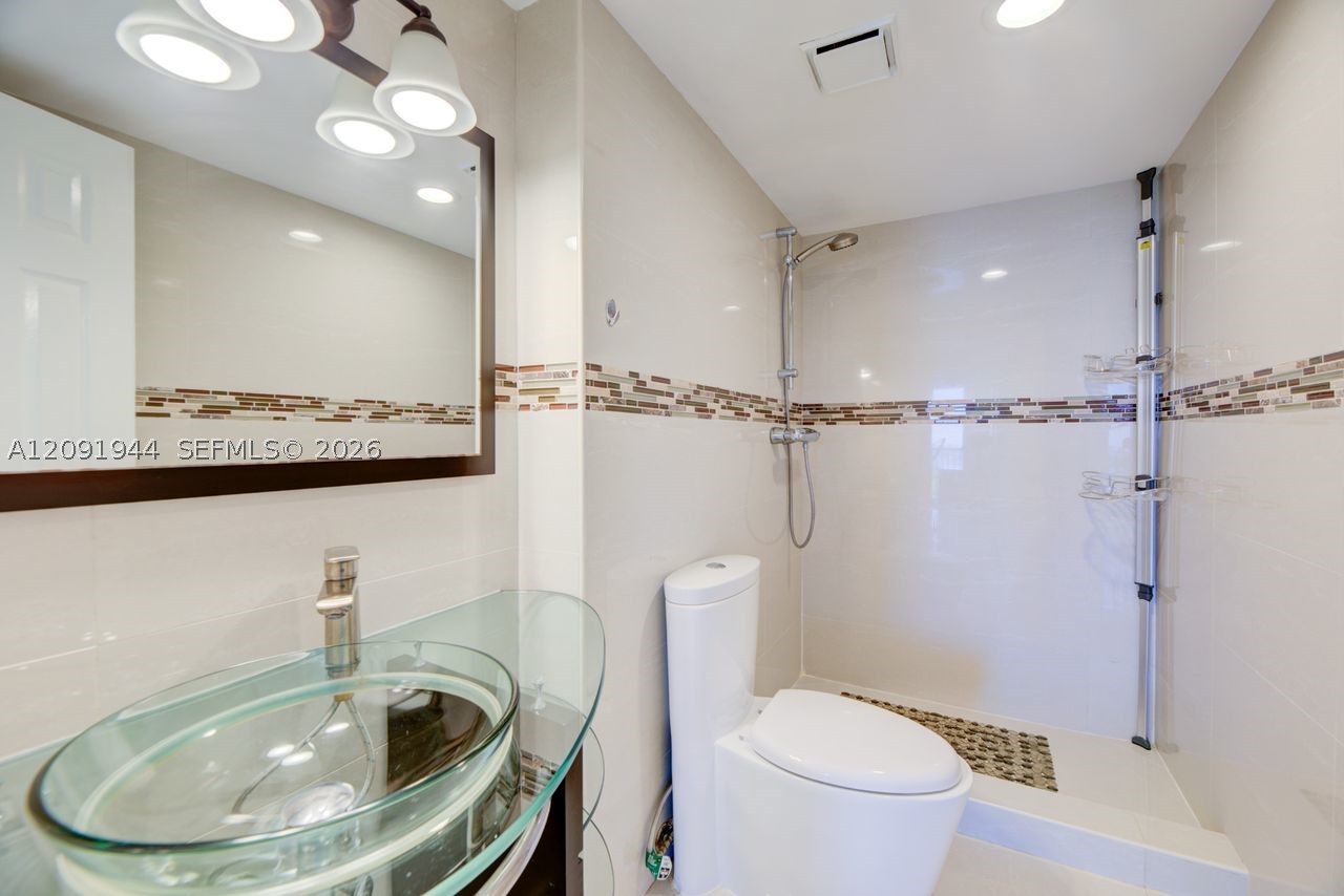 2500 NE 135th St #C1011, North Miami FL 33181