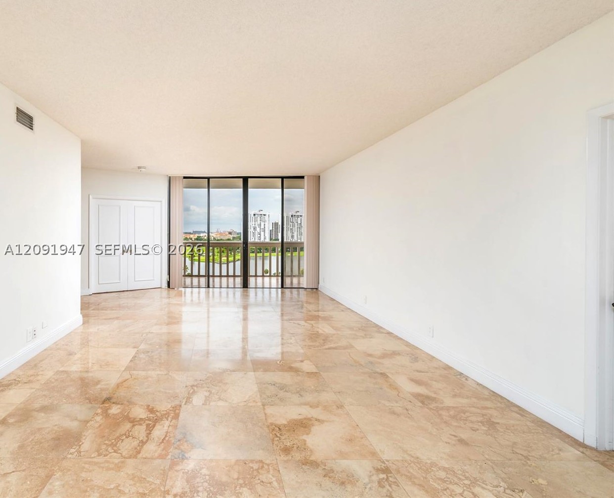 20281 E Country Club Dr #1105, Aventura FL 33180