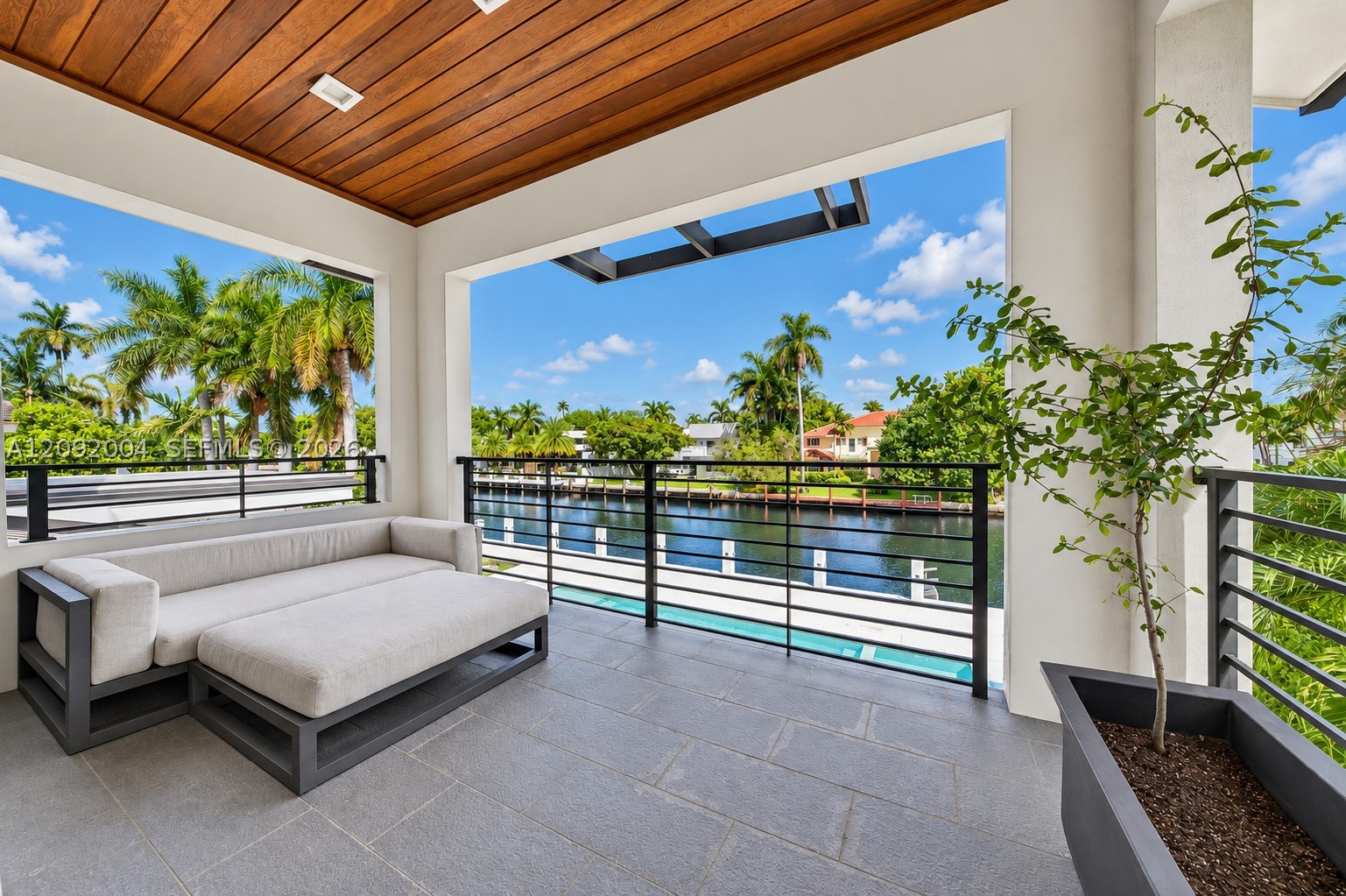 33 Pelican Dr, Fort Lauderdale FL 33301
