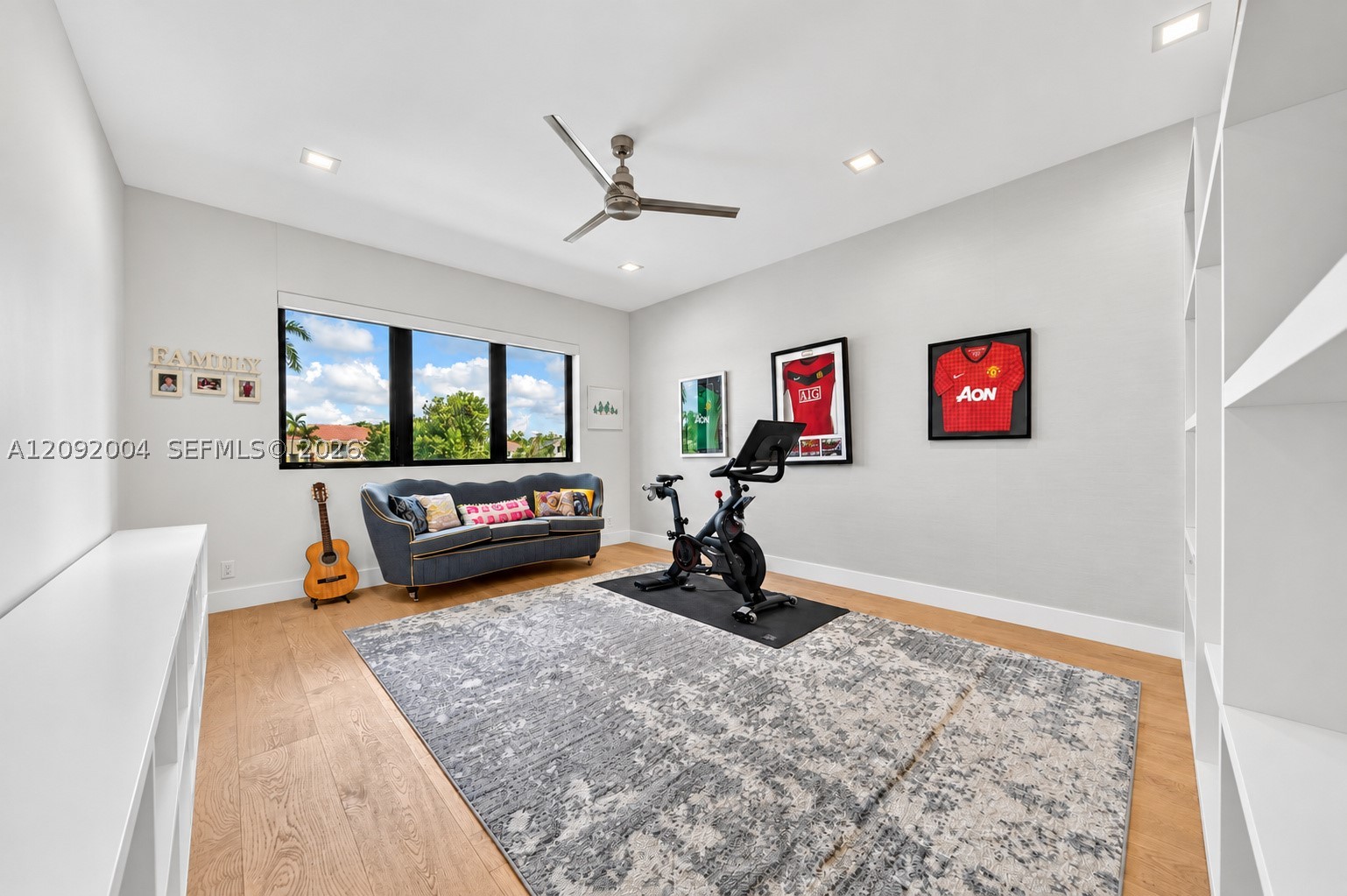 33 Pelican Dr, Fort Lauderdale FL 33301