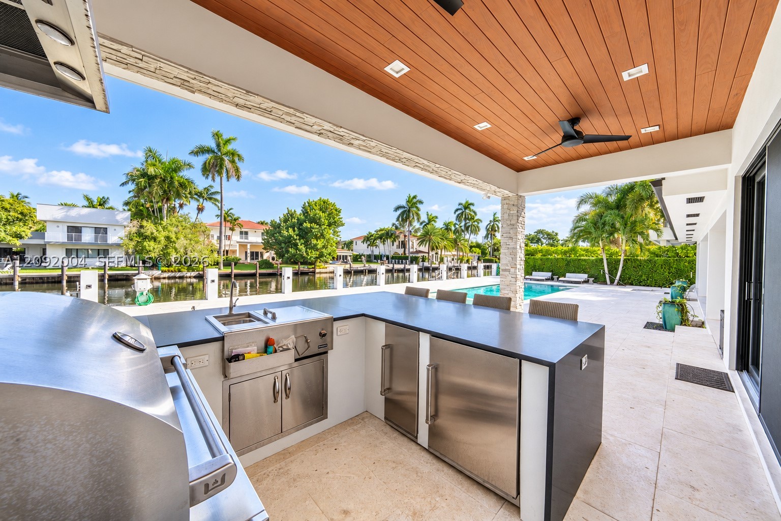 33 Pelican Dr, Fort Lauderdale FL 33301