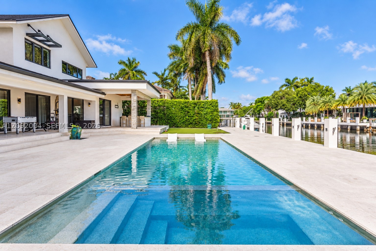 33 Pelican Dr, Fort Lauderdale FL 33301