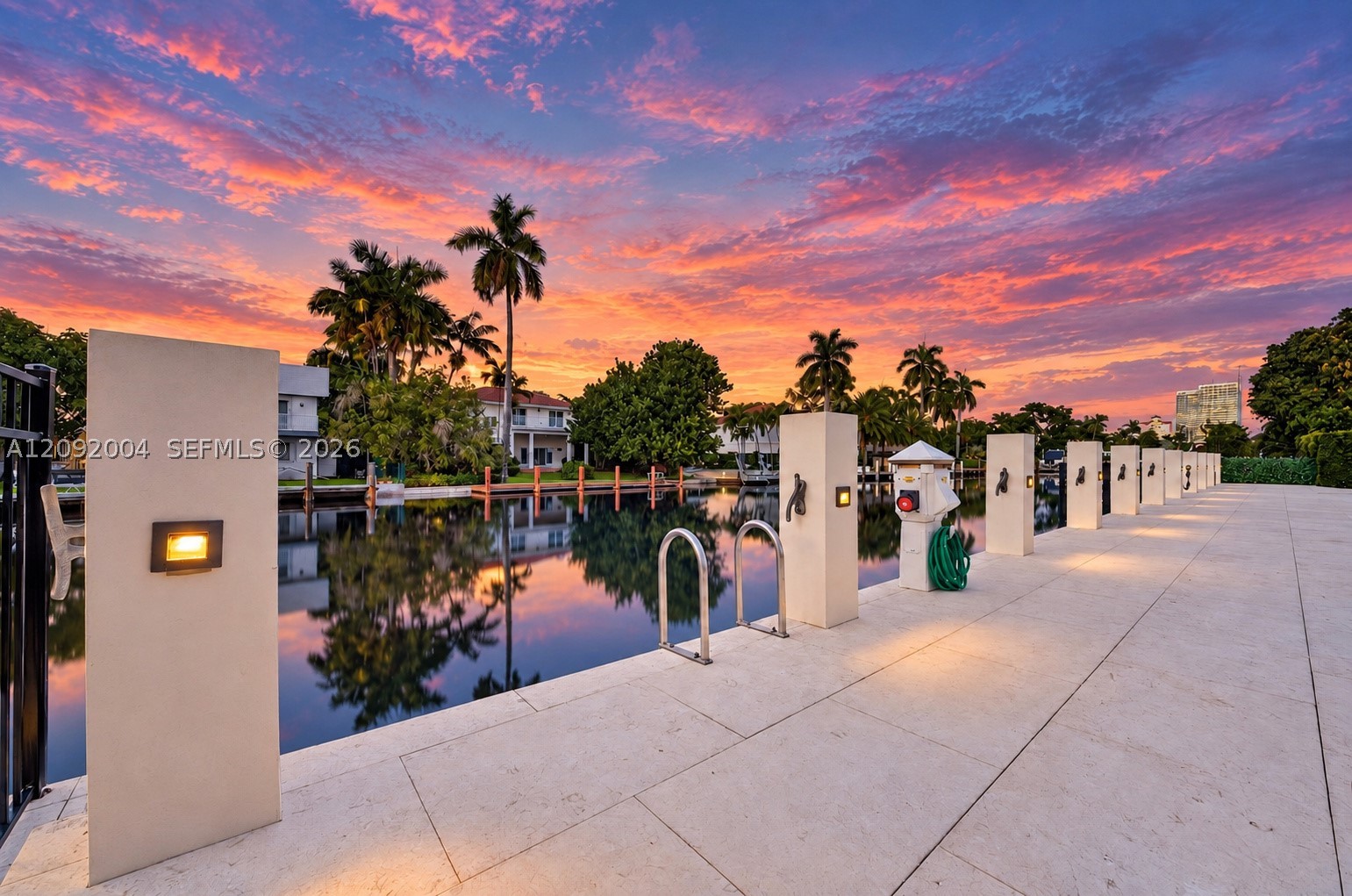 33 Pelican Dr, Fort Lauderdale FL 33301