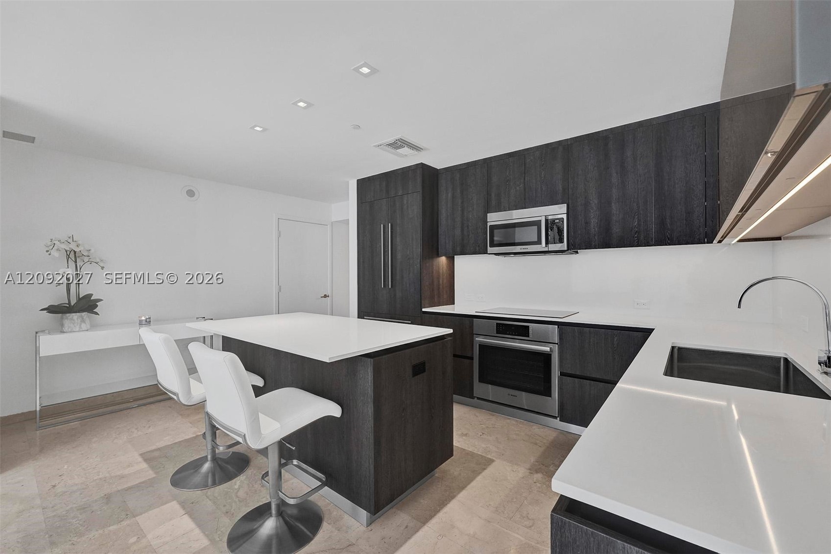 88 SW 7th St #910, Miami FL 33130