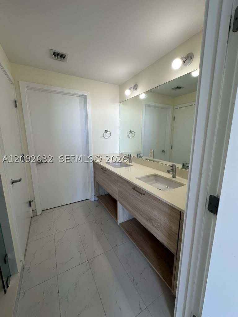 16385 Biscayne Blvd #2606, North Miami Beach FL 33160