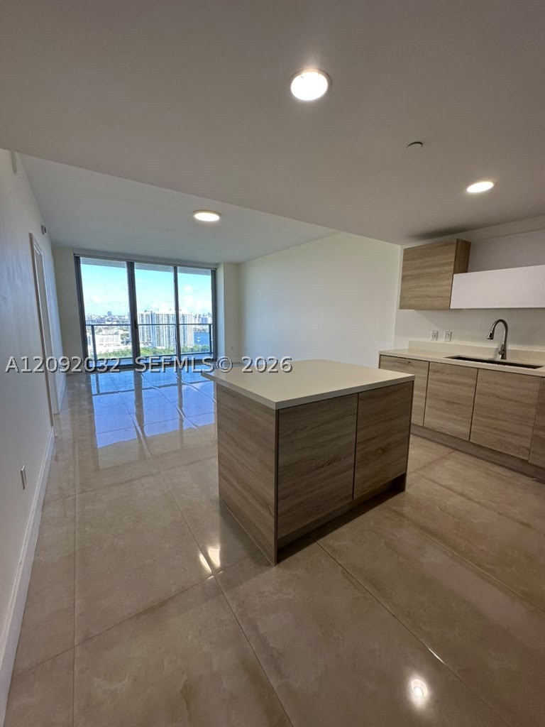16385 Biscayne Blvd #2606, North Miami Beach FL 33160