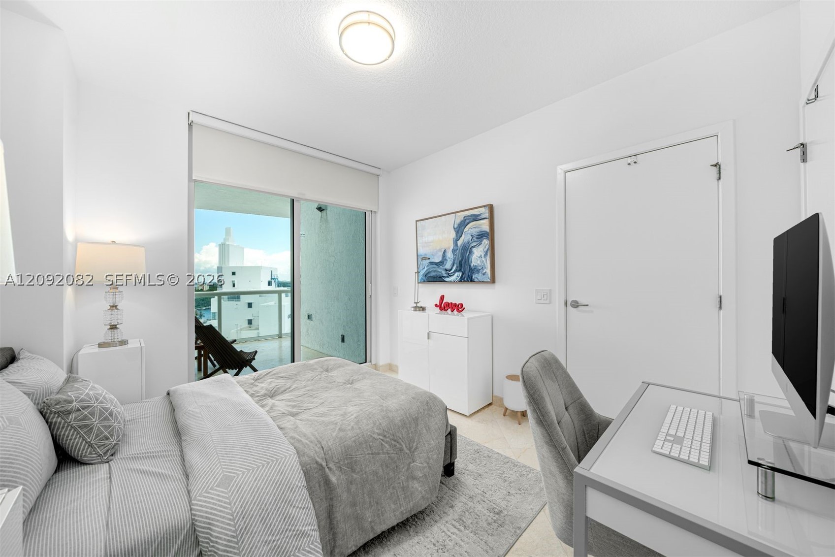 3801 Collins Ave #1505, Miami Beach FL 33140