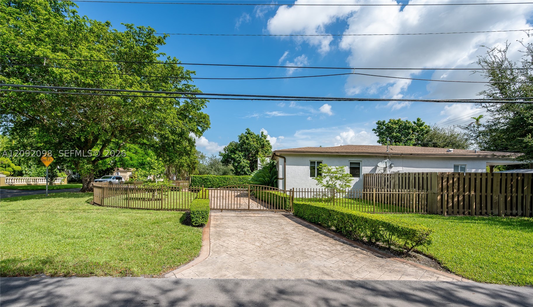 589 Miller Dr, Miami Springs FL 33166