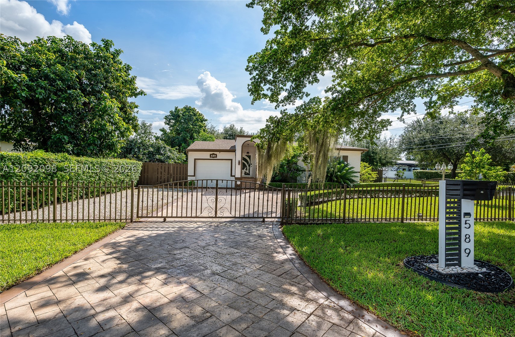 589 Miller Dr, Miami Springs FL 33166