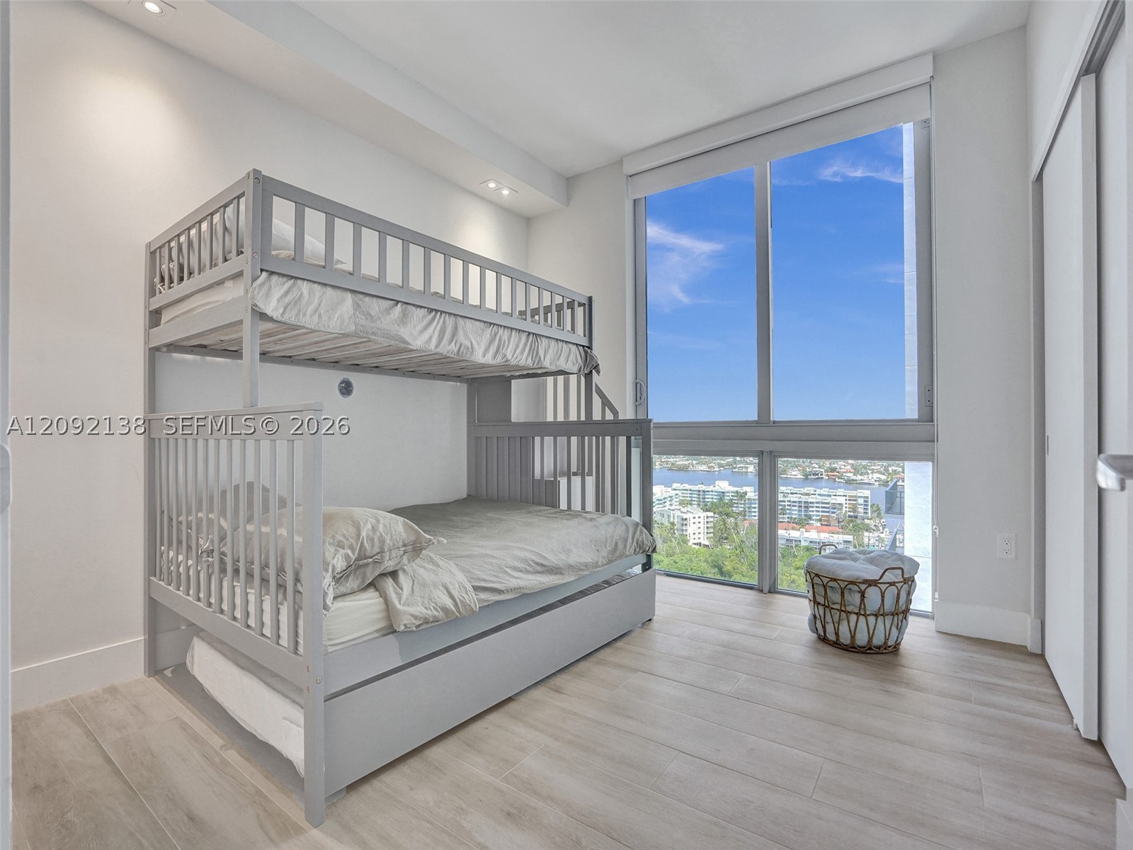 16385 Biscayne Blvd #2107, North Miami Beach FL 33160
