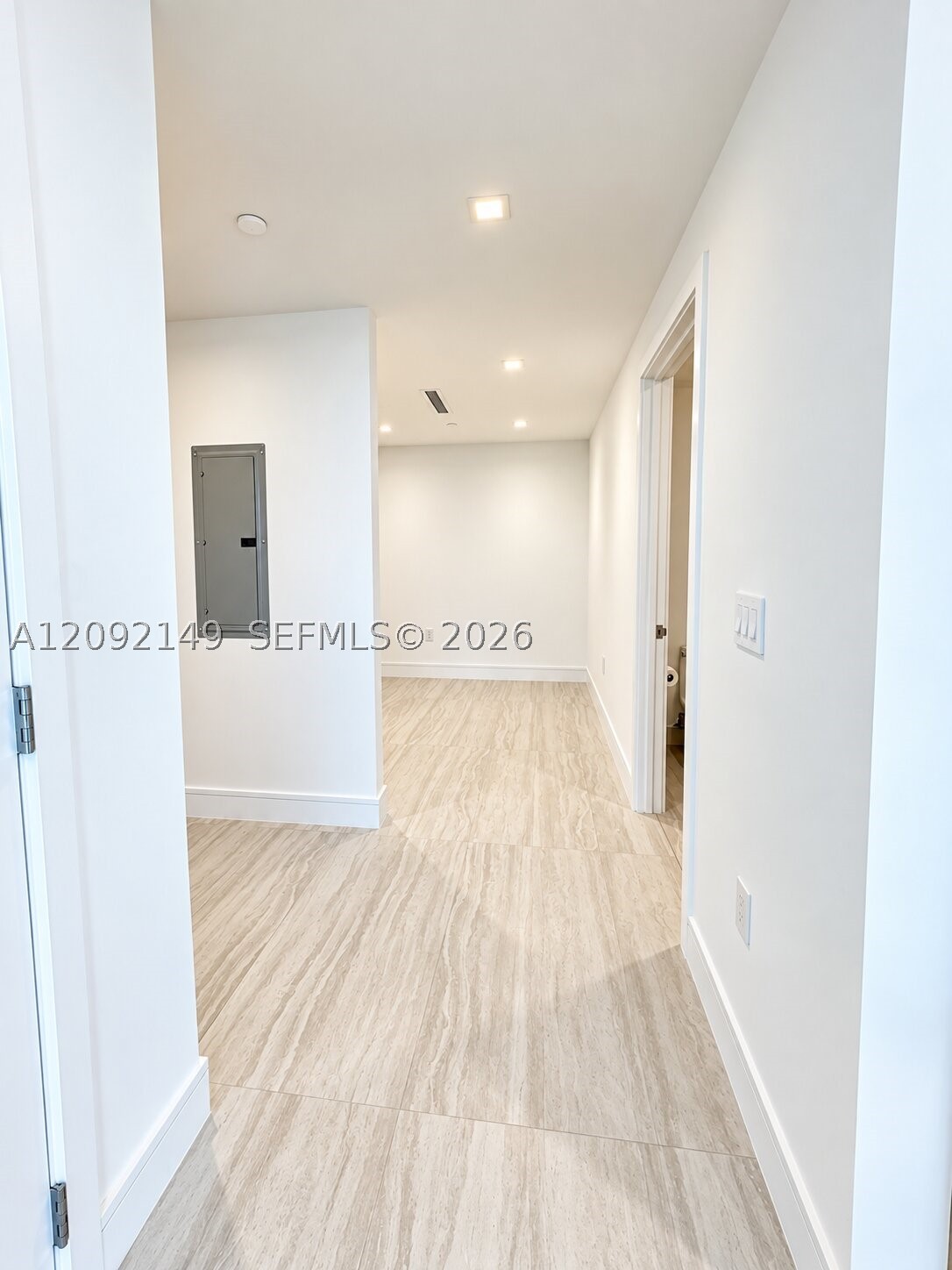 2411 LAGUNA CIR #1111, North Miami FL 33181