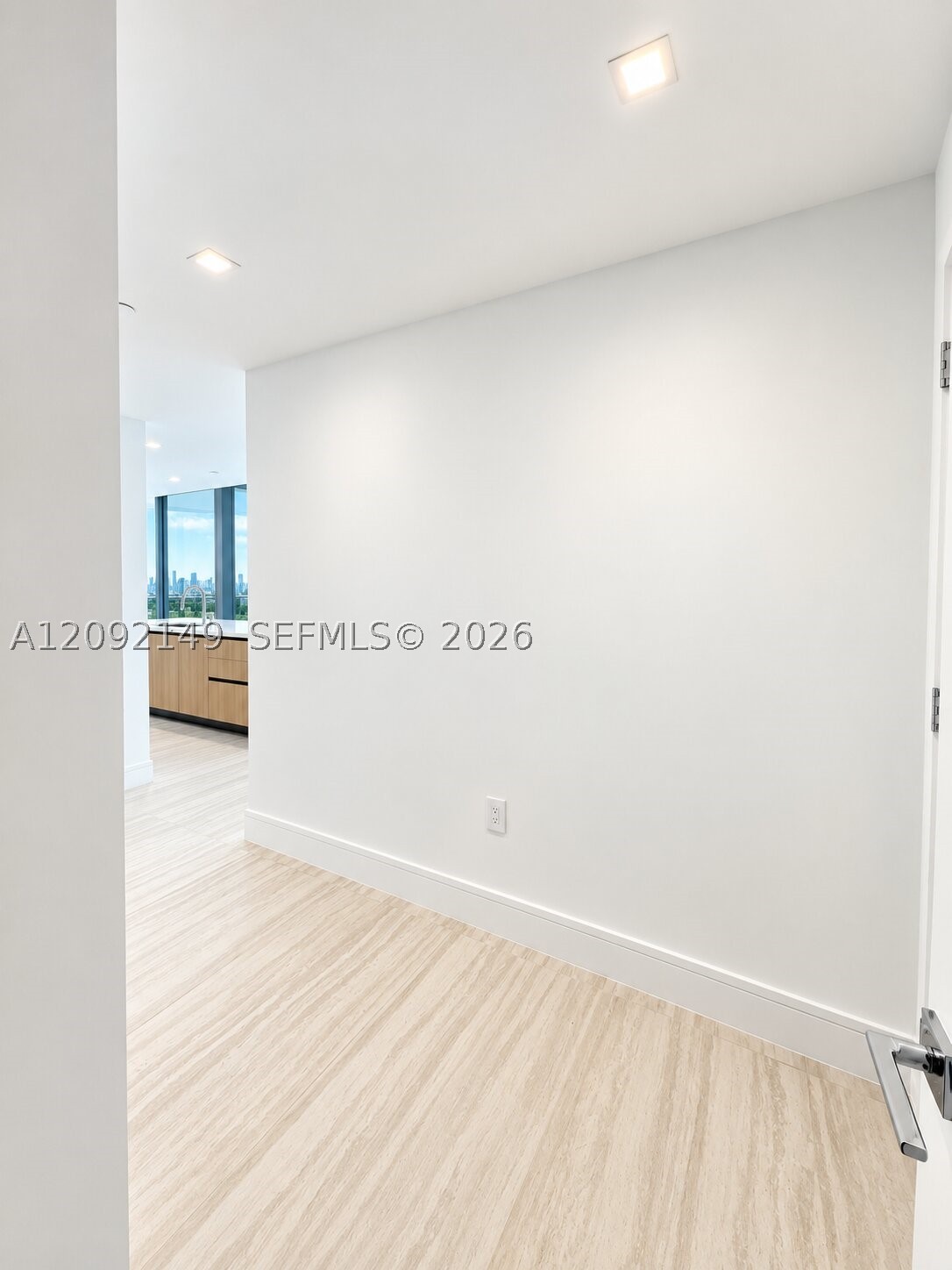 2411 LAGUNA CIR #1111, North Miami FL 33181
