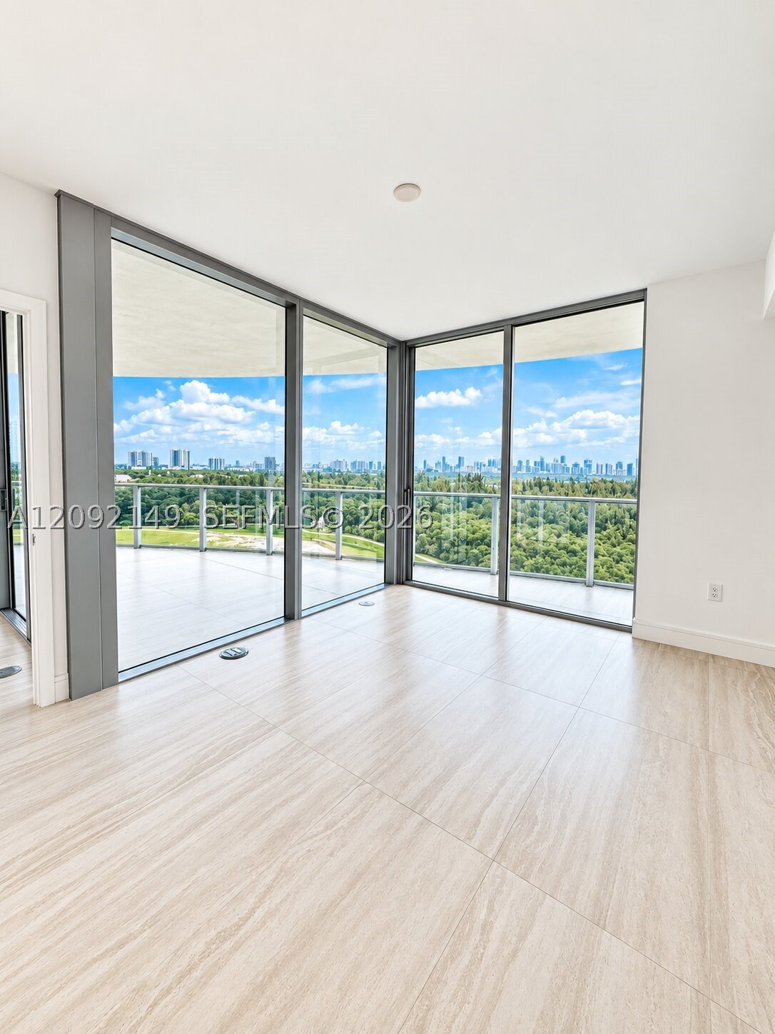 2411 LAGUNA CIR #1111, North Miami FL 33181