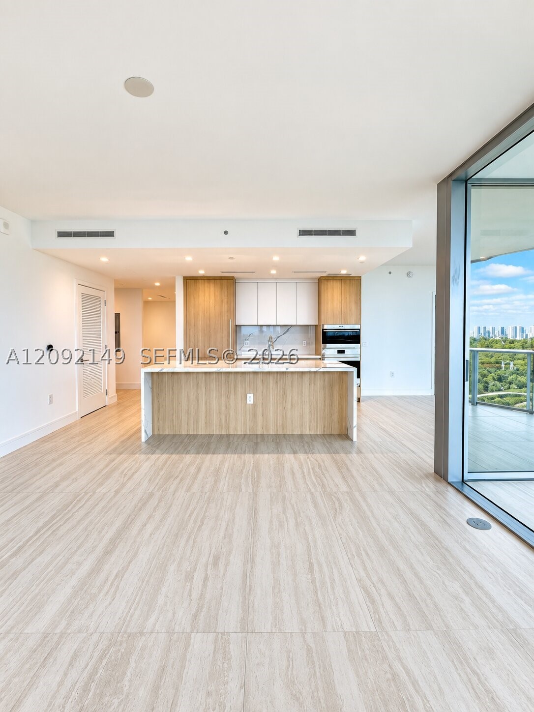 2411 LAGUNA CIR #1111, North Miami FL 33181