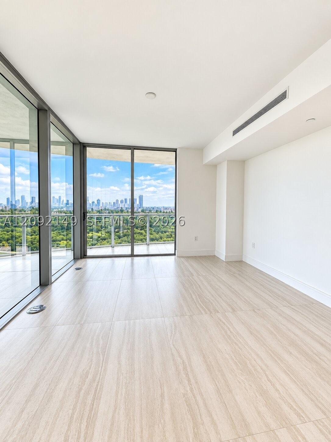 2411 LAGUNA CIR #1111, North Miami FL 33181