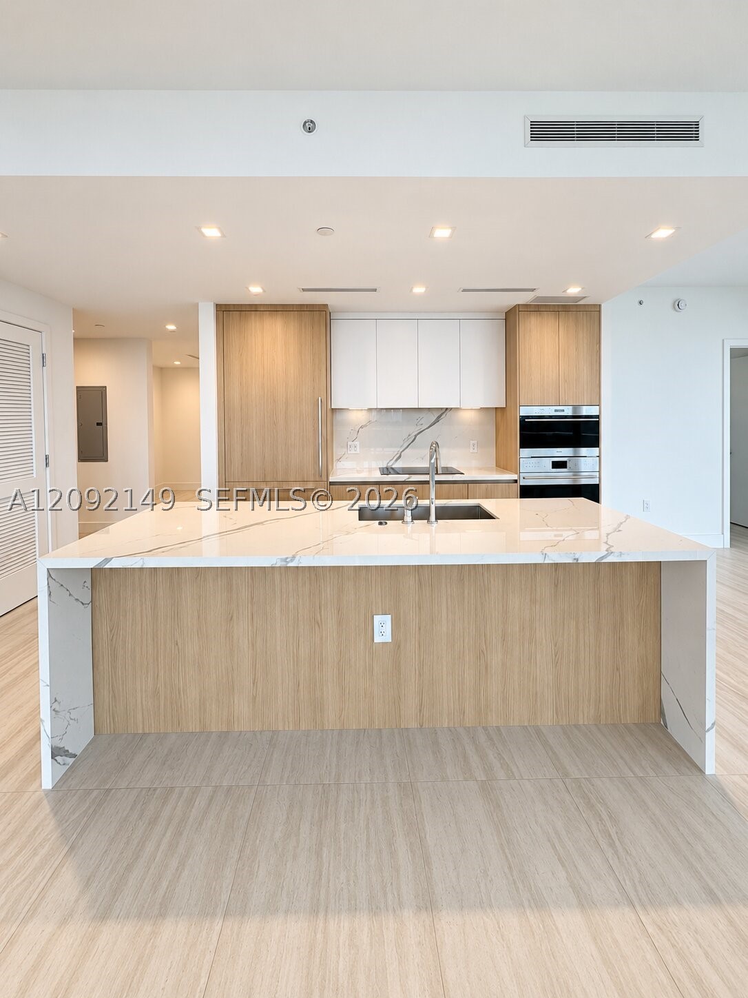 2411 LAGUNA CIR #1111, North Miami FL 33181