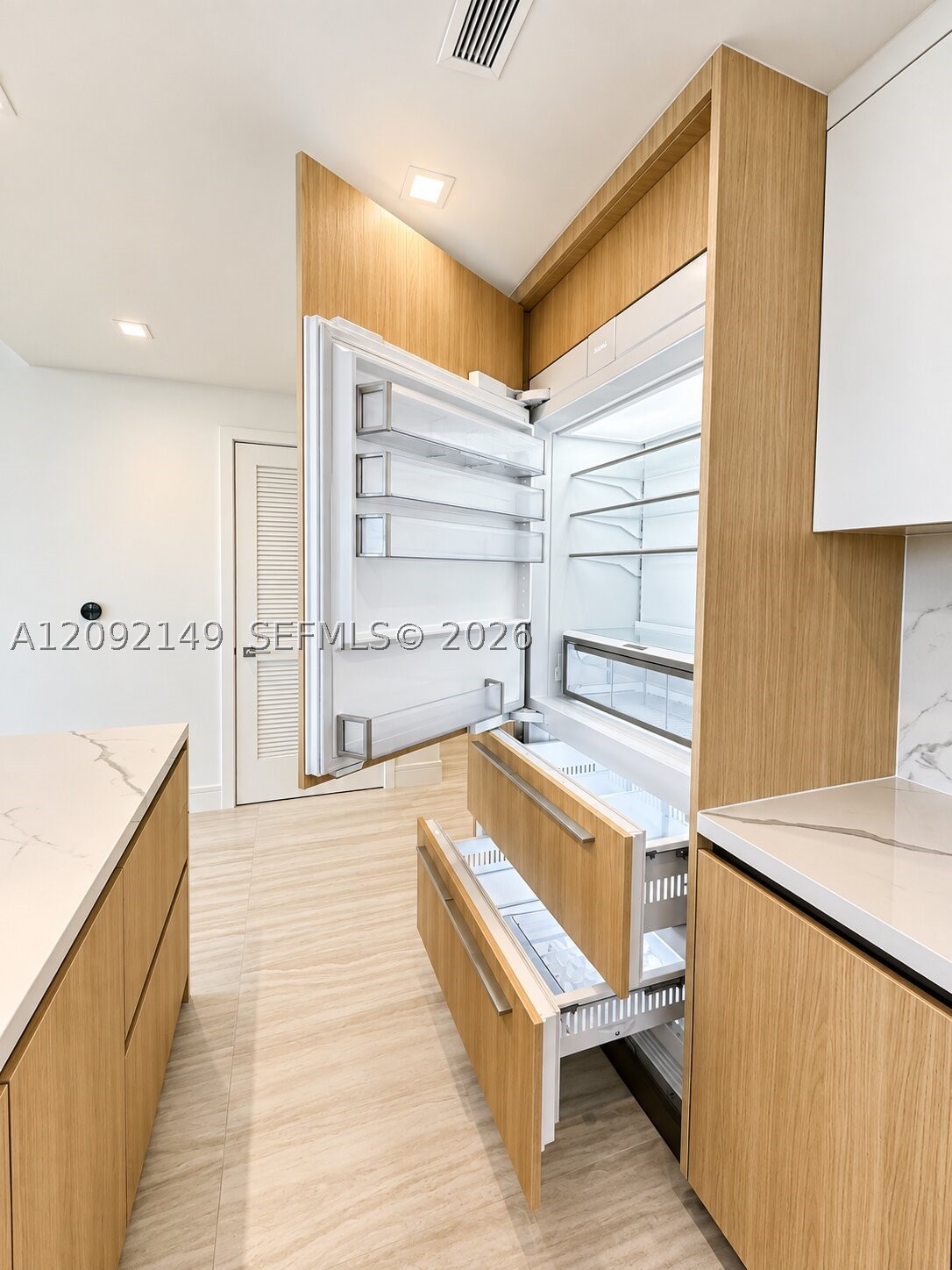 2411 LAGUNA CIR #1111, North Miami FL 33181