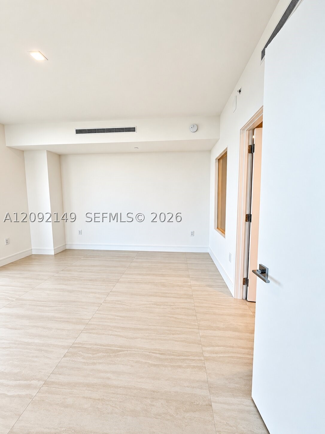 2411 LAGUNA CIR #1111, North Miami FL 33181