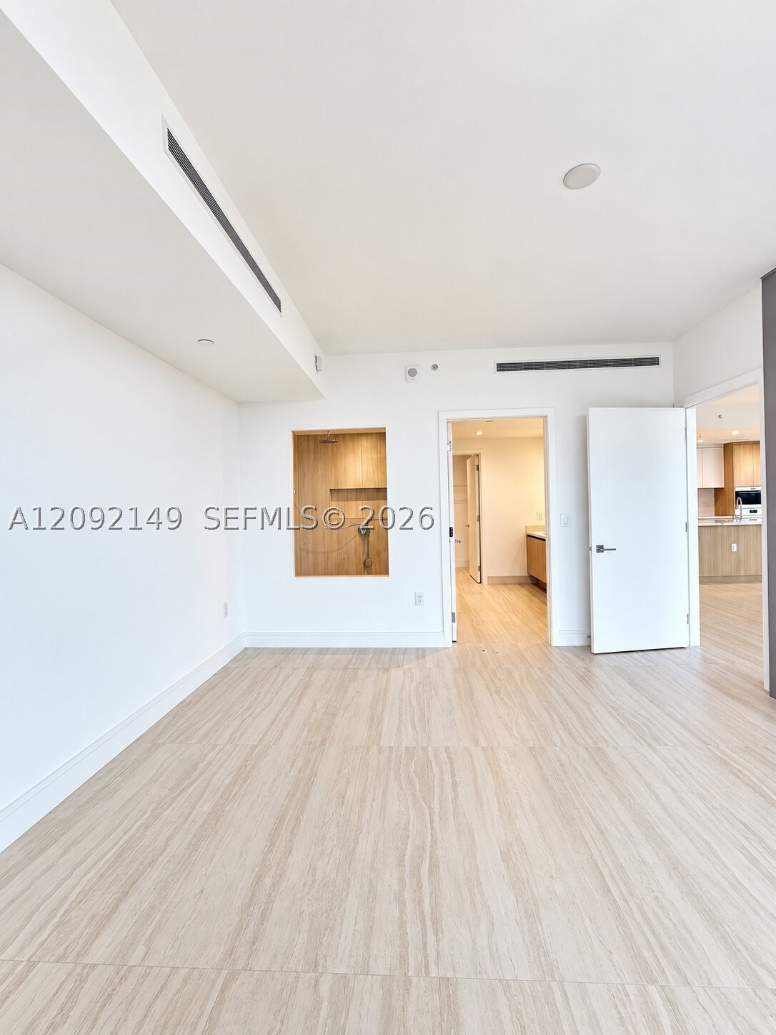 2411 LAGUNA CIR #1111, North Miami FL 33181