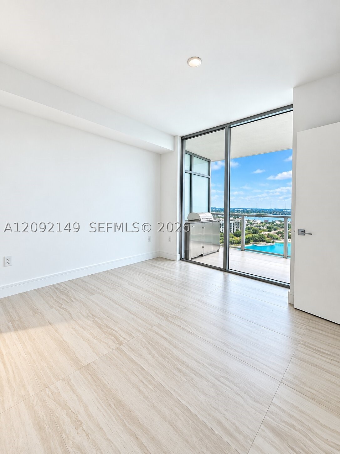 2411 LAGUNA CIR #1111, North Miami FL 33181