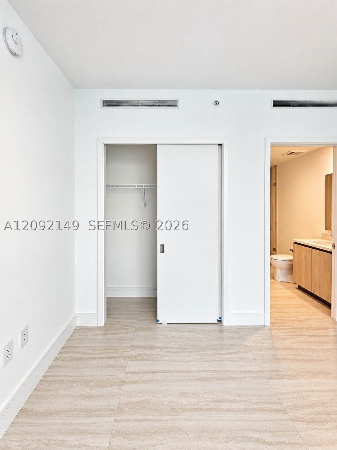 2411 LAGUNA CIR #1111, North Miami FL 33181