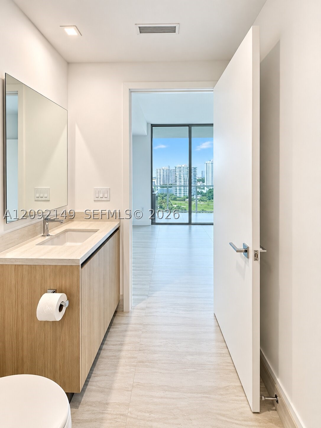 2411 LAGUNA CIR #1111, North Miami FL 33181