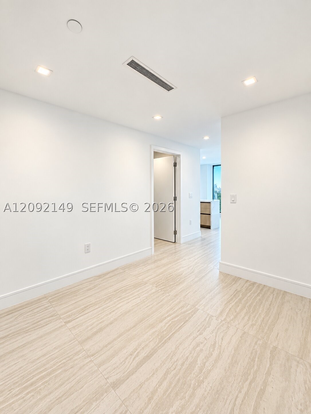 2411 LAGUNA CIR #1111, North Miami FL 33181