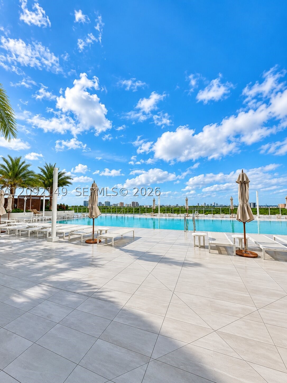 2411 LAGUNA CIR #1111, North Miami FL 33181