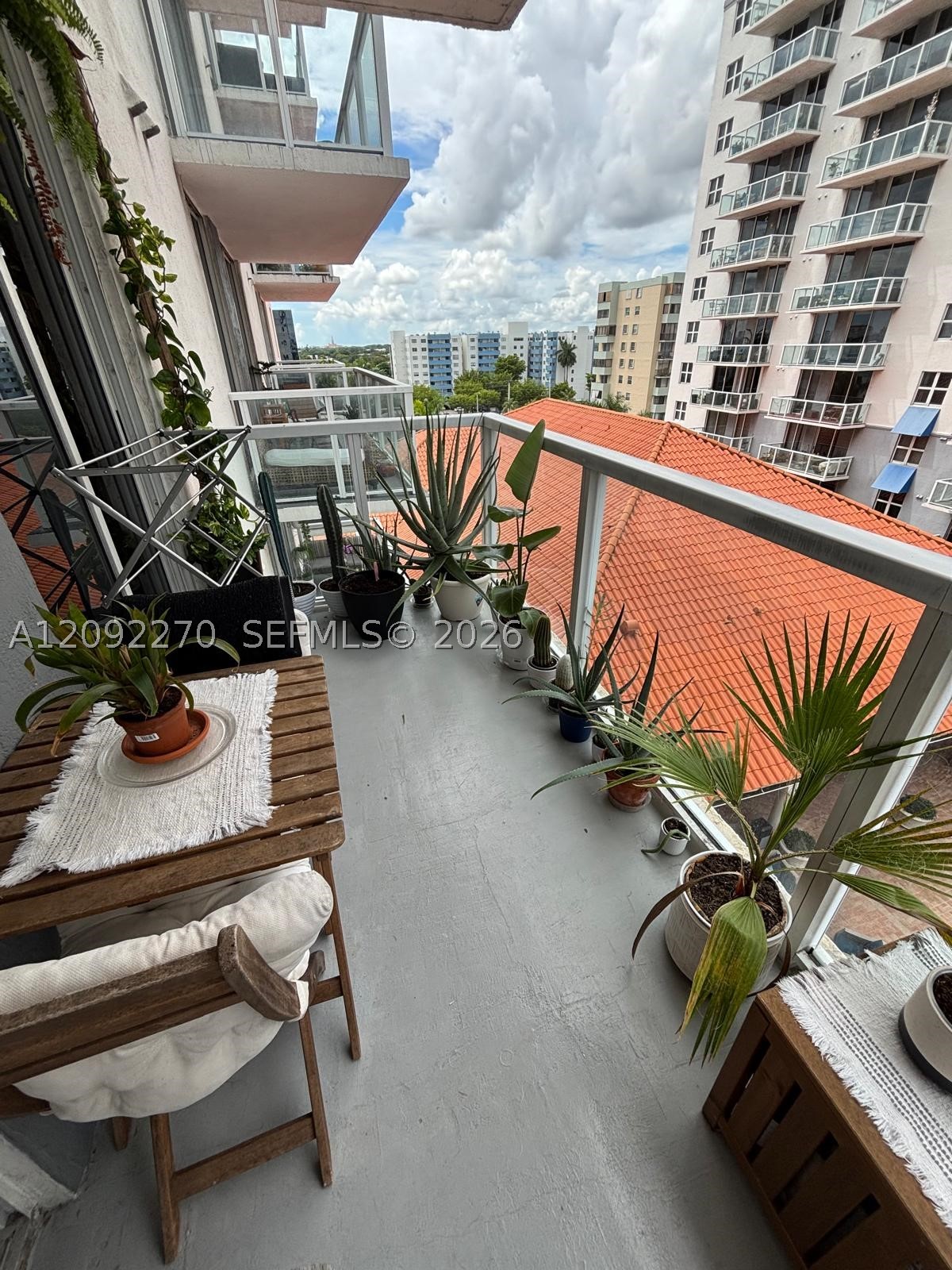 5077 NW 7th St #814, Miami FL 33126