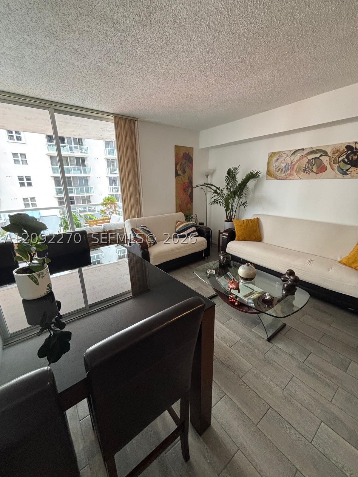 5077 NW 7th St #814, Miami FL 33126