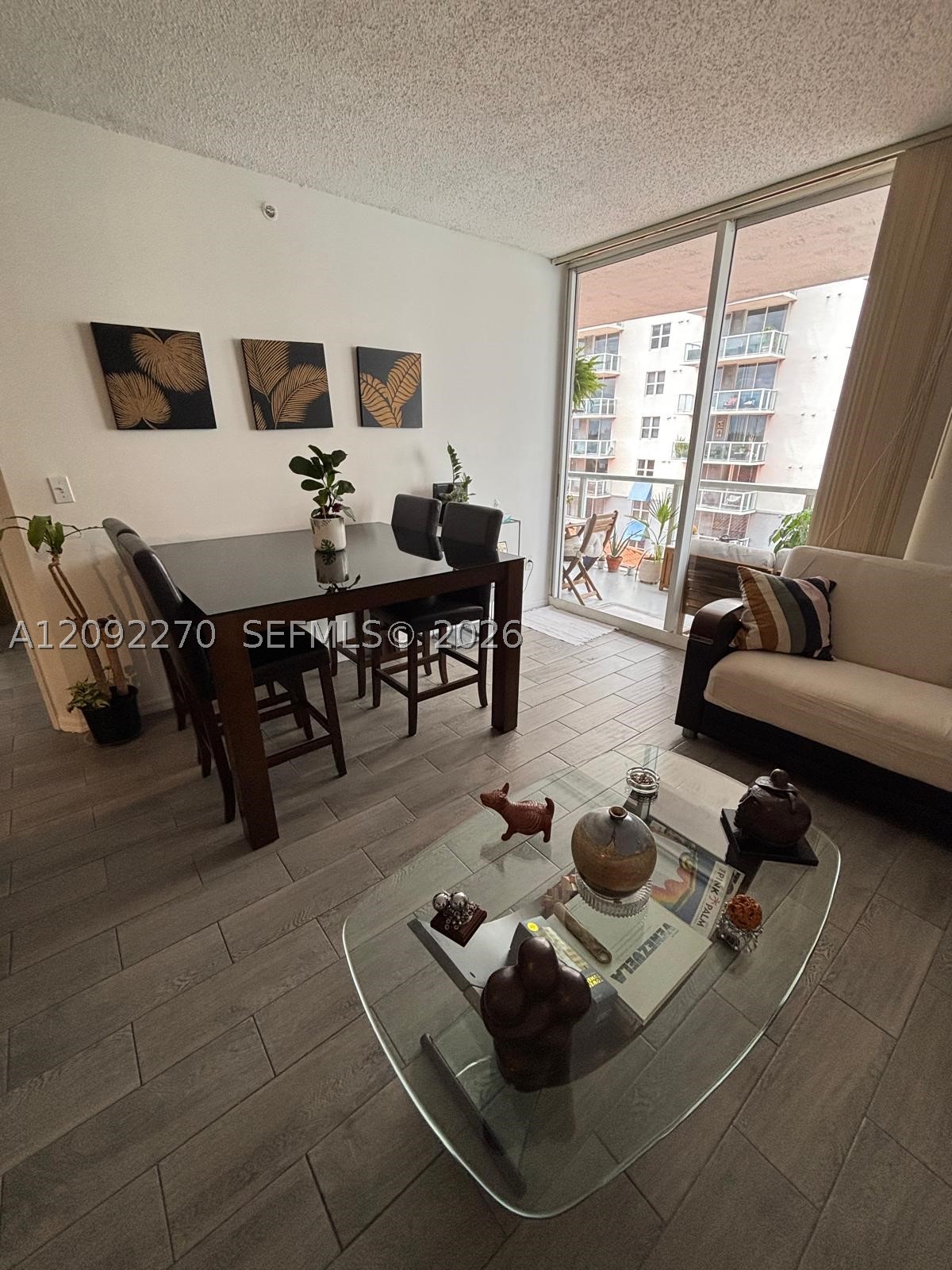 5077 NW 7th St #814, Miami FL 33126