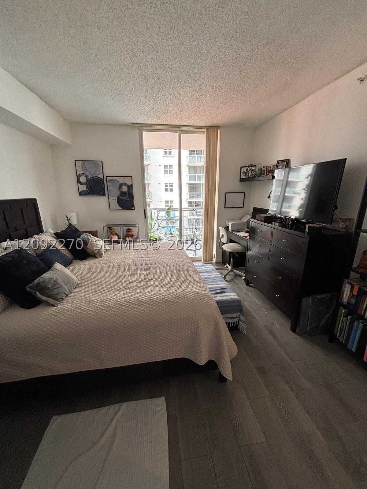 5077 NW 7th St #814, Miami FL 33126