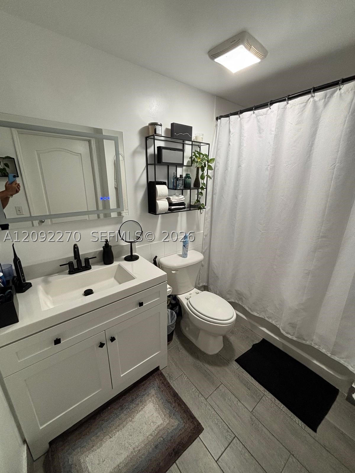 5077 NW 7th St #814, Miami FL 33126