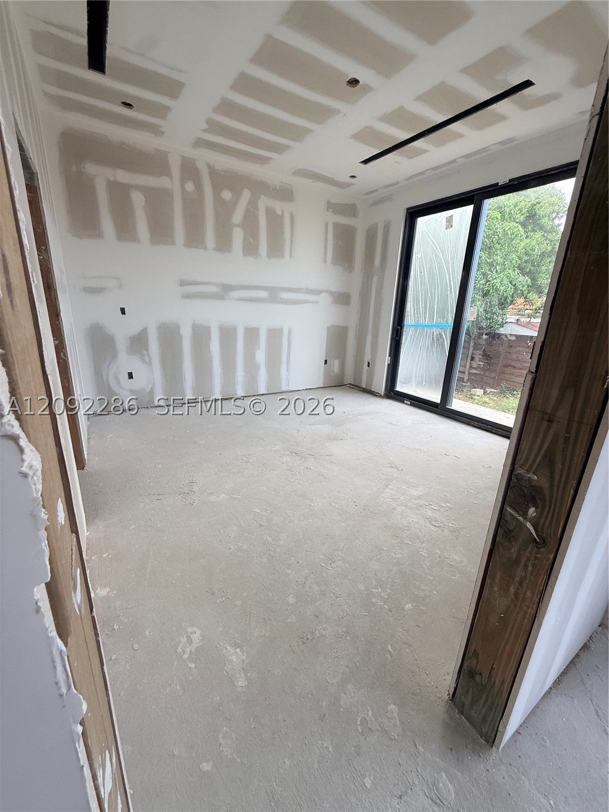 3075 NW 17th St, Miami FL 33125