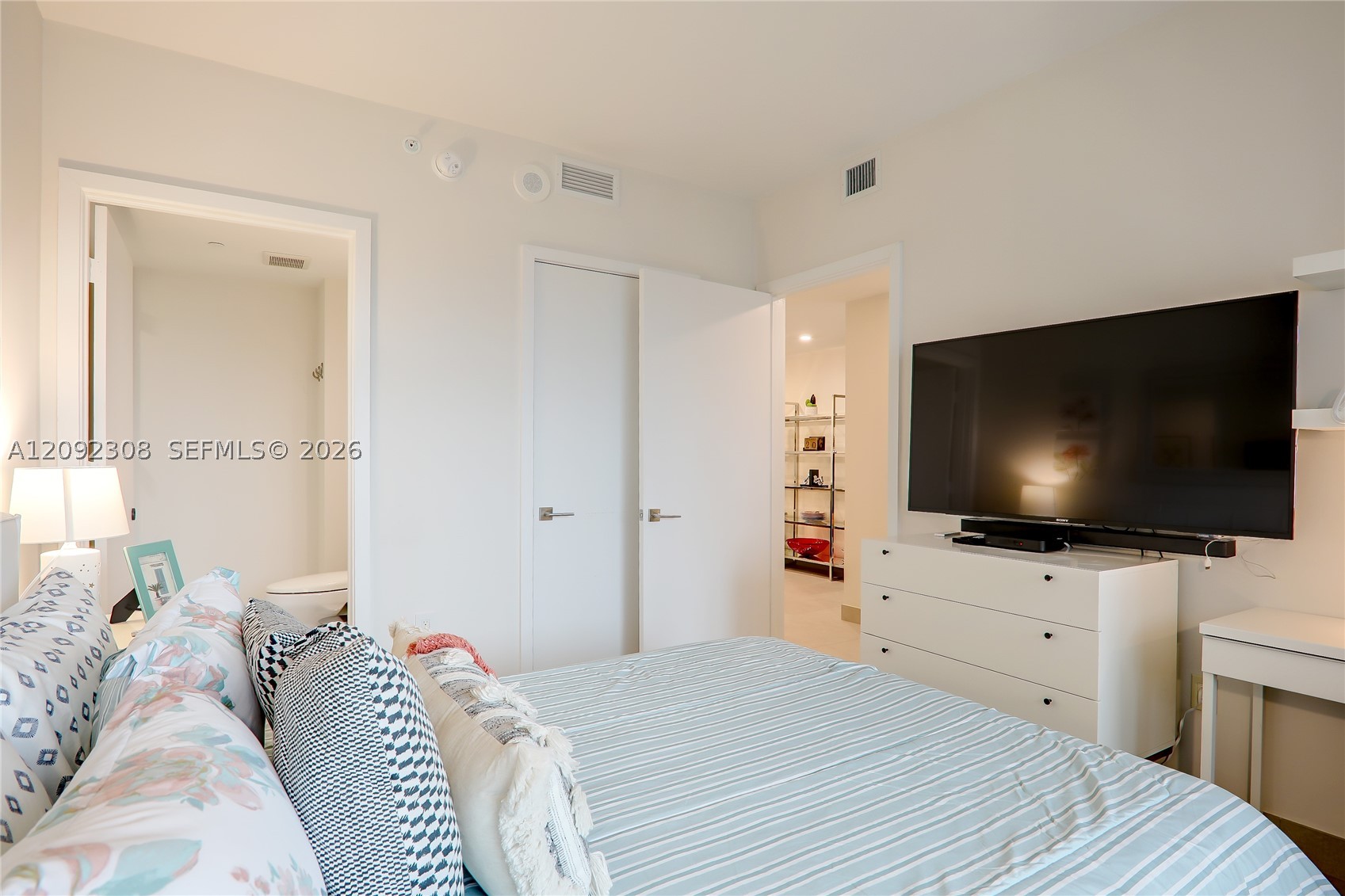 650 NE 32nd St #4105, Miami FL 33137