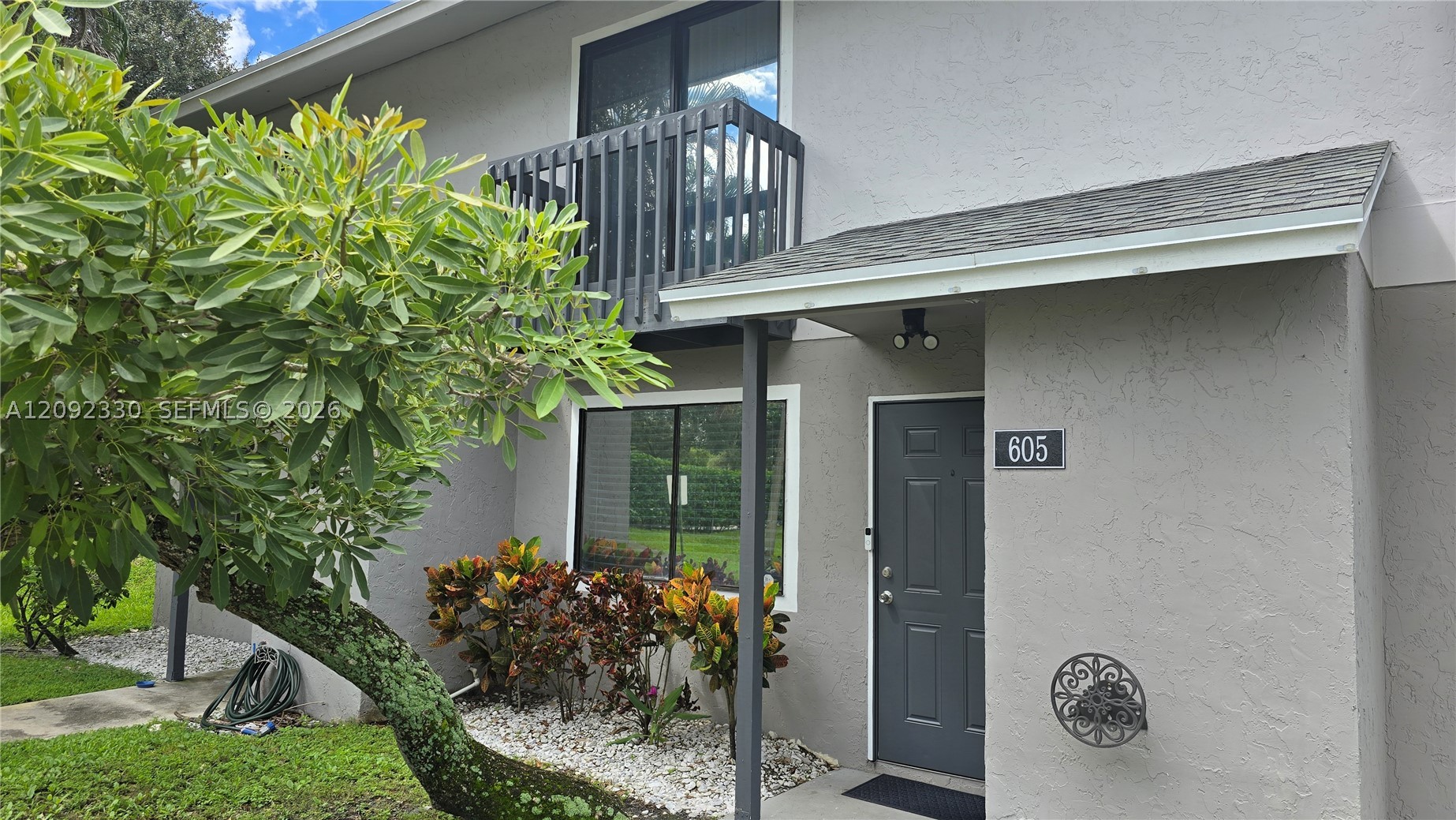 605 Riverside Dr, Green Acres FL 33463