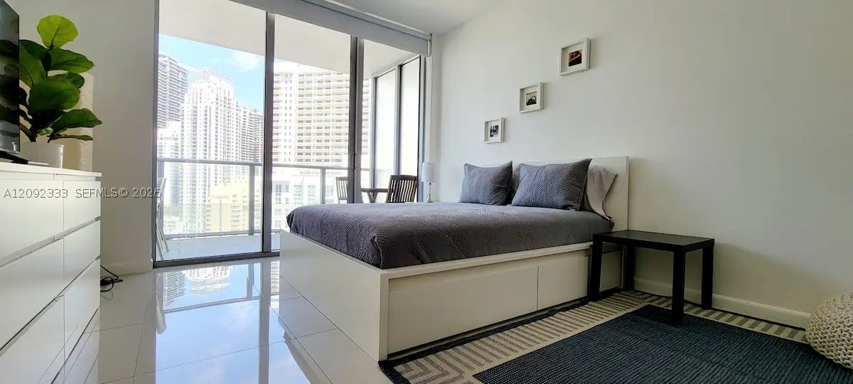 1300 Brickell Bay Dr #2413, Miami FL 33131