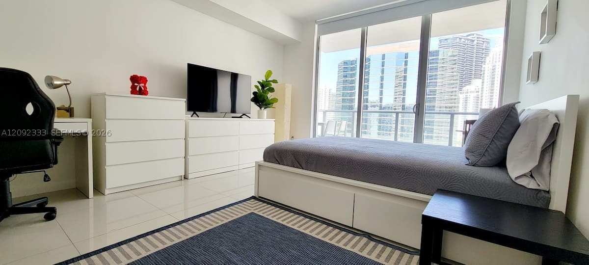 1300 Brickell Bay Dr #2413, Miami FL 33131