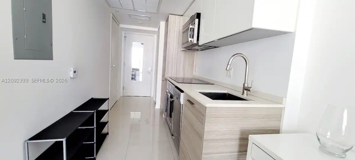 1300 Brickell Bay Dr #2413, Miami FL 33131